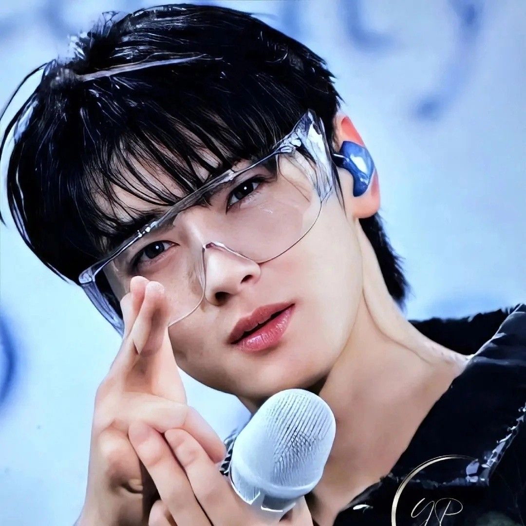 Recent activity shot of Eunwoo (ASTRO)