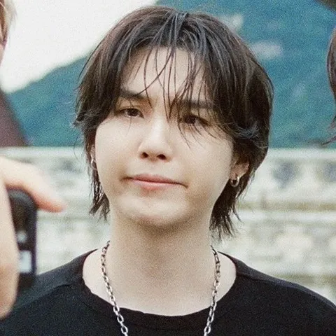 Potret di balik layar SUGA (BTS)