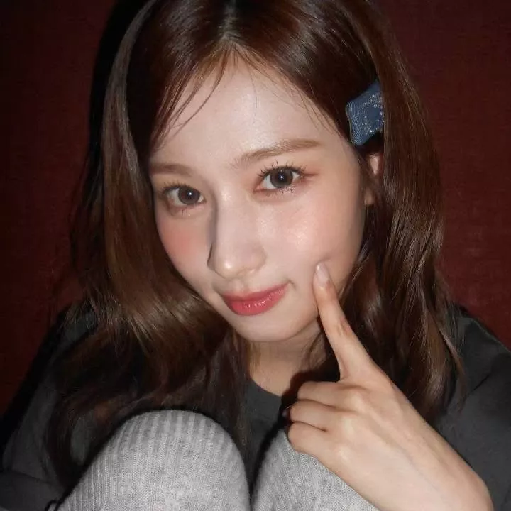 A moment captured by Sana (TWICE)'s fan