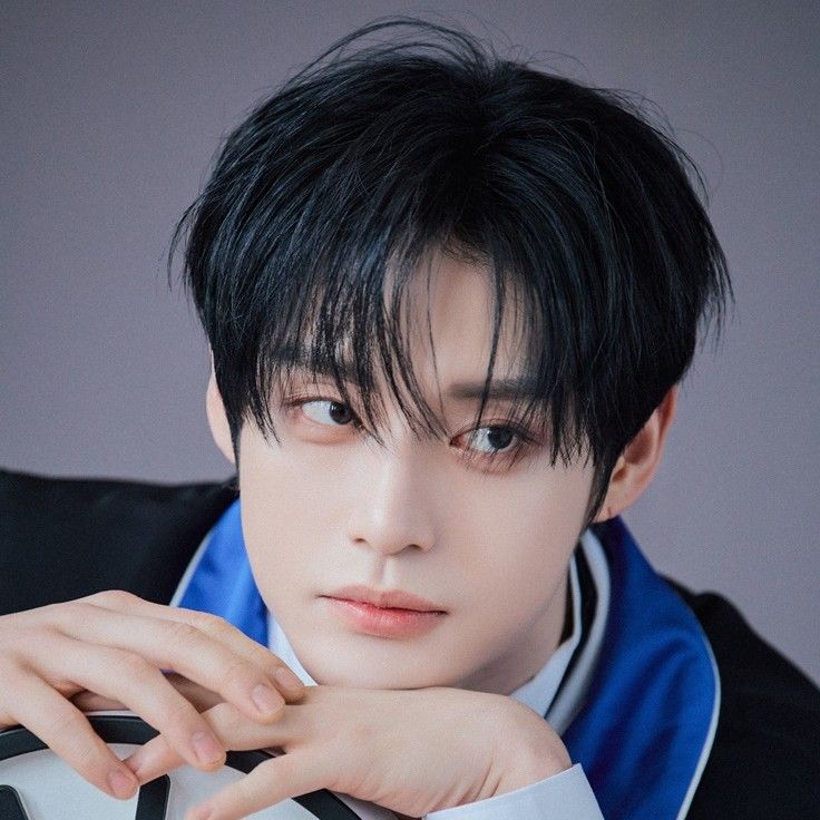 Recent activity shot of Kim Jiwoong (ZEROBASEONE)