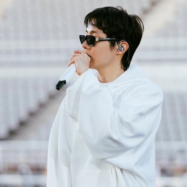 Foto terbaru j-hope (BTS)