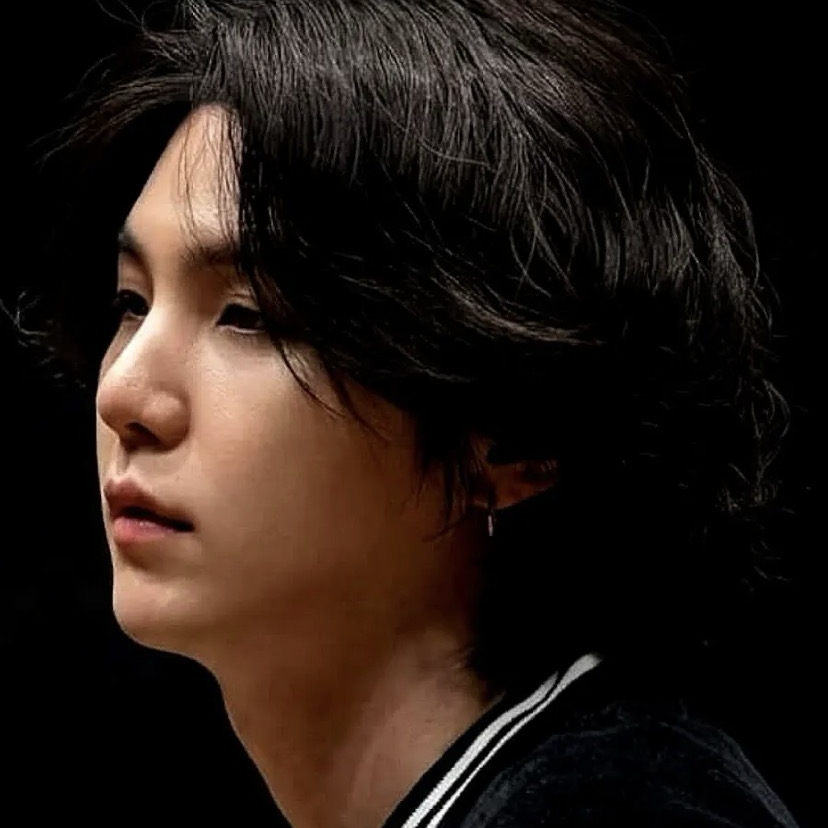 Foto aktivitas terbaru SUGA (BTS)