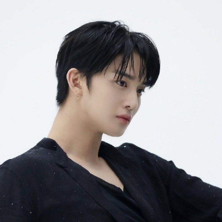 Behind-the-scenes cut of Bae Jinyoung
