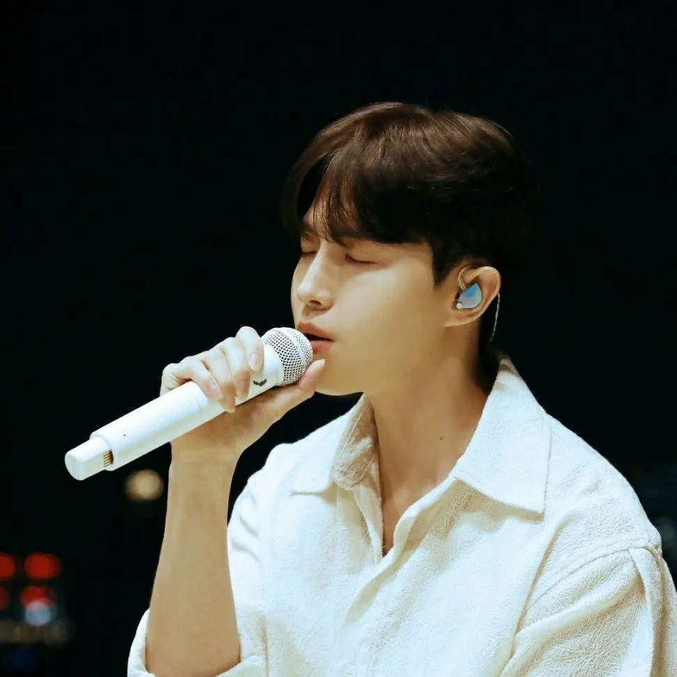 A moment captured by Kim Jaehwan's fan