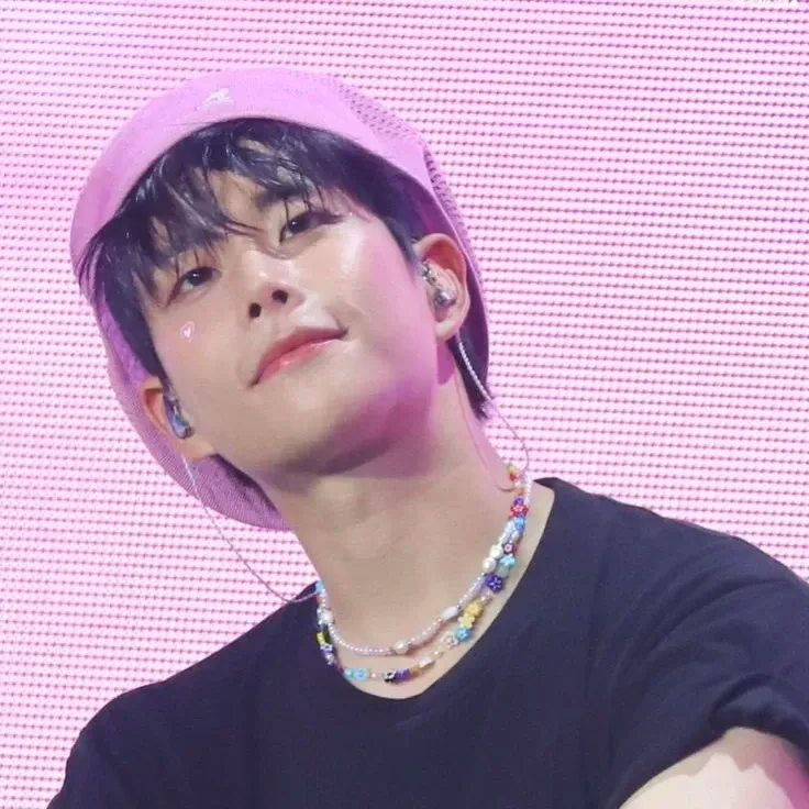 A moment captured by MJ (ASTRO)'s fan