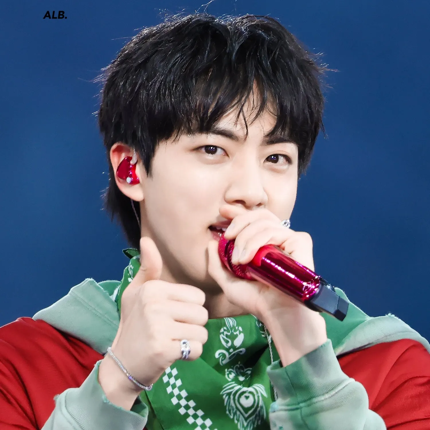 Foto aktivitas terbaru Jin (BTS)