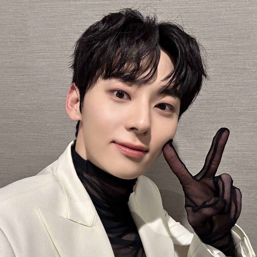 Behind-the-scenes cut of Hwang Minhyun