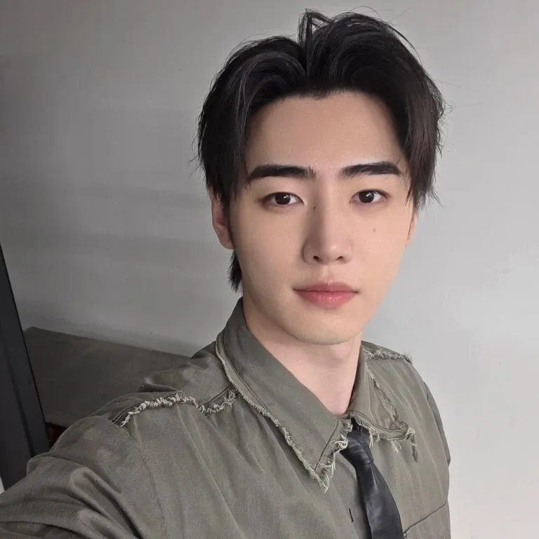 성훈 (ENHYPEN) 최근 활동샷