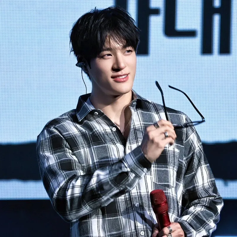 Behind-the-scenes cut of Jeno (NCT DREAM)