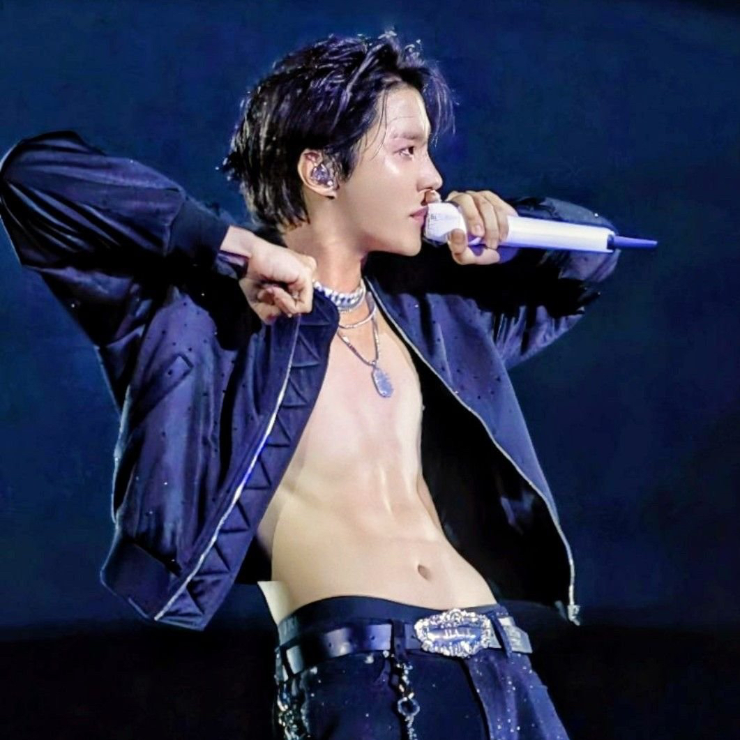 Foto aktivitas terbaru j-hope (BTS)