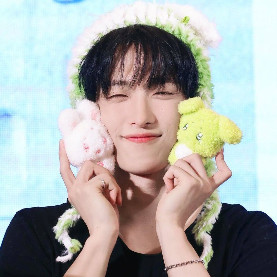 Behind-the-scenes cut of DK (SEVENTEEN)