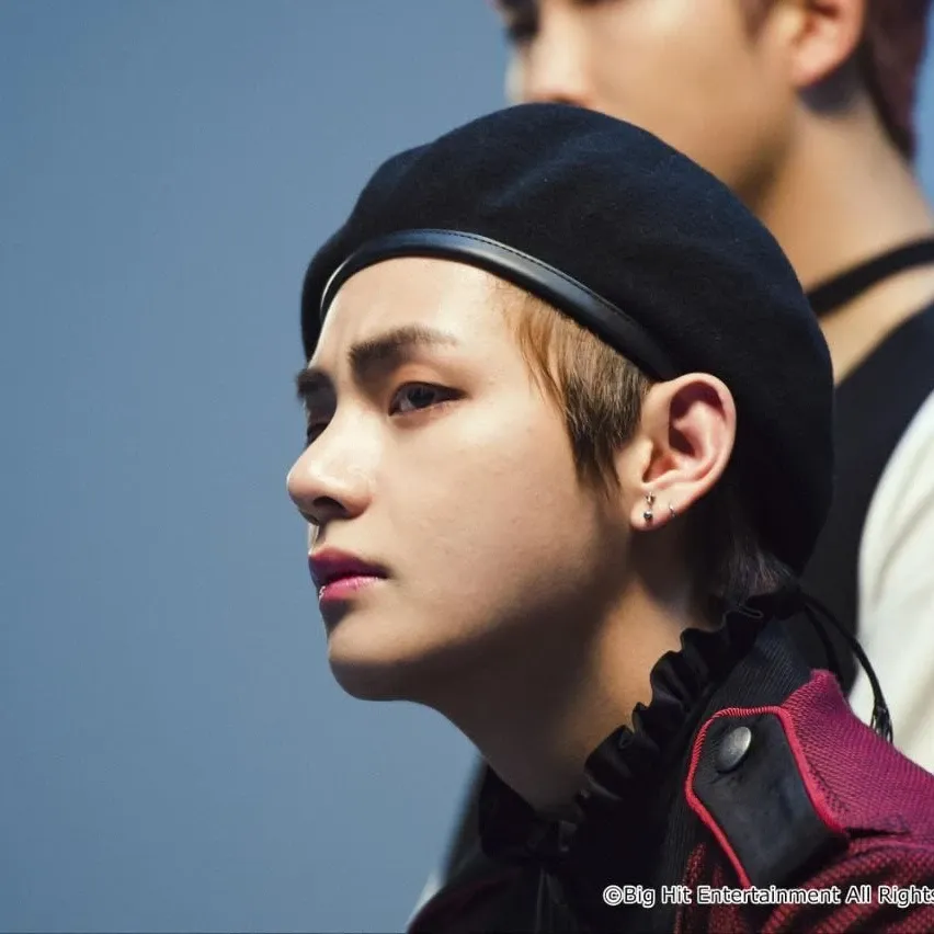 뷔 (방탄소년단)의 최신 사진