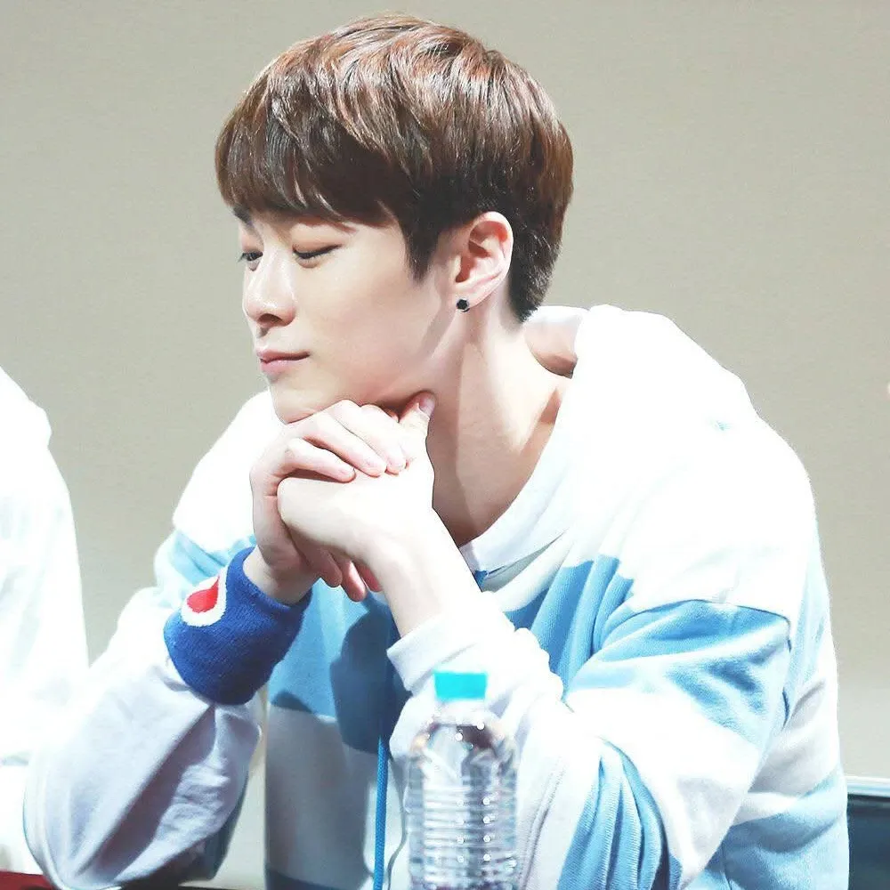 Behind-the-scenes cut of Moonbin (ASTRO)