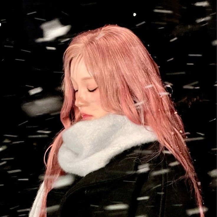 Behind-the-scenes cut of Yuqi (i-dle)