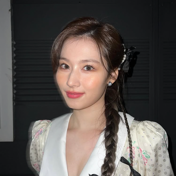 사나 (TWICE)의 비하인드 컷