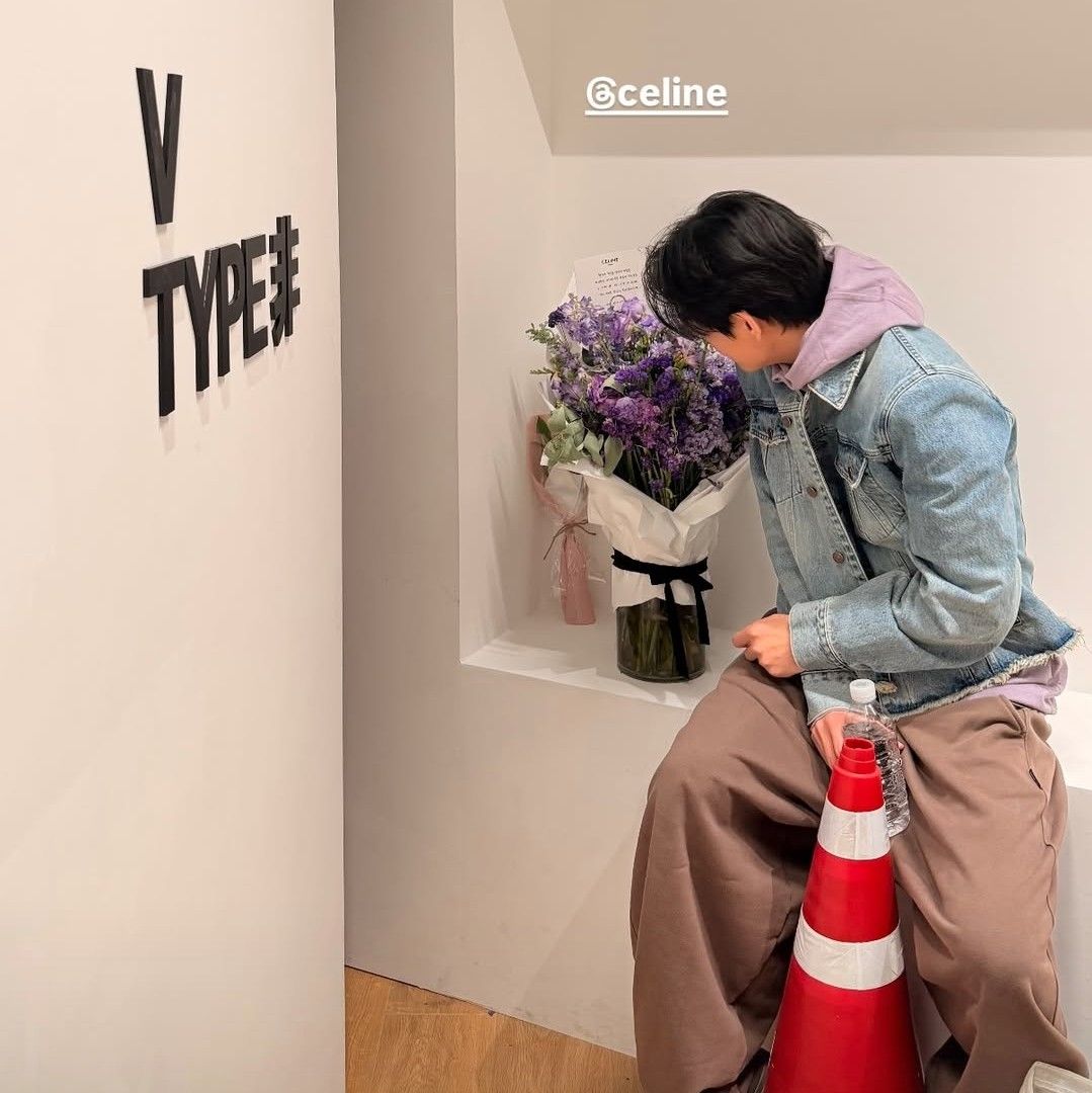 Foto aktivitas terbaru V (BTS)