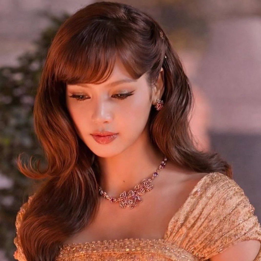 Potret di balik layar Lisa (BLACKPINK)