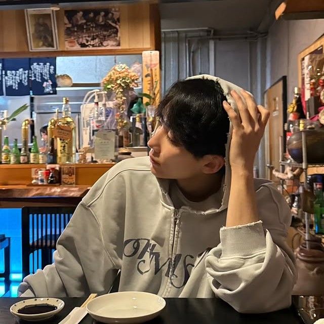 A moment captured by Jeonghan (SEVENTEEN)'s fan