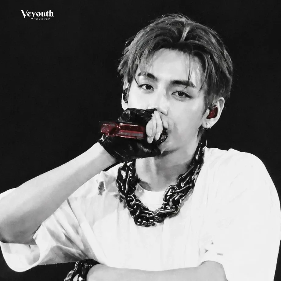 뷔 (방탄소년단)의 최신 사진