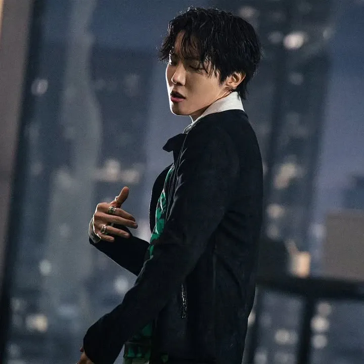 J-hope (防彈少年團)的最新活動照片