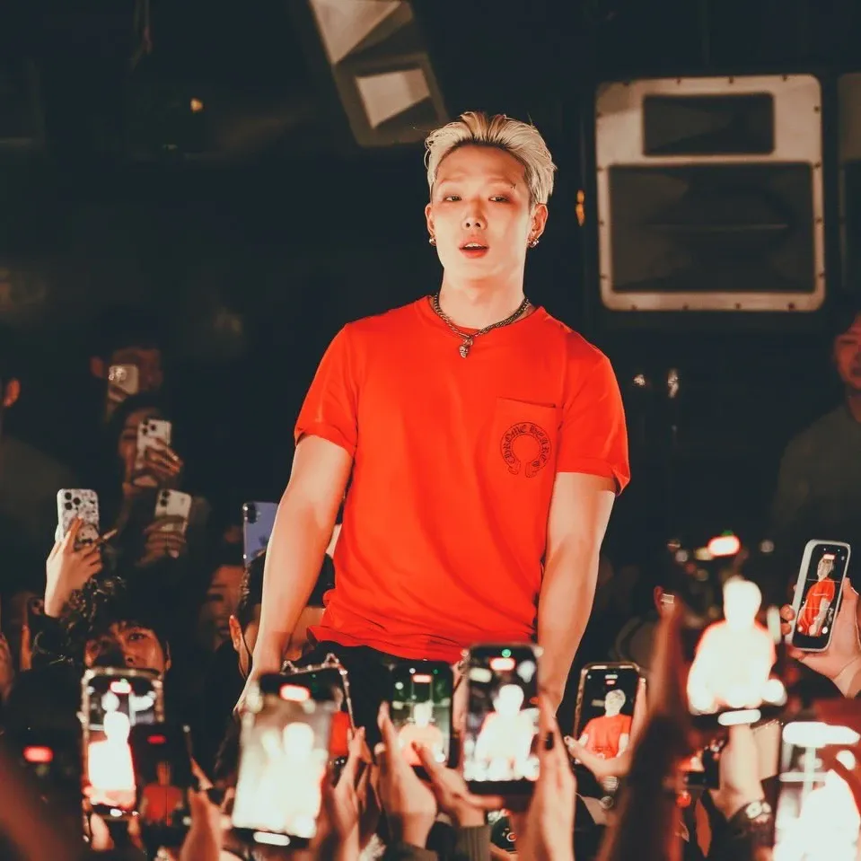 Recent activity shot of BOBBY (iKON)