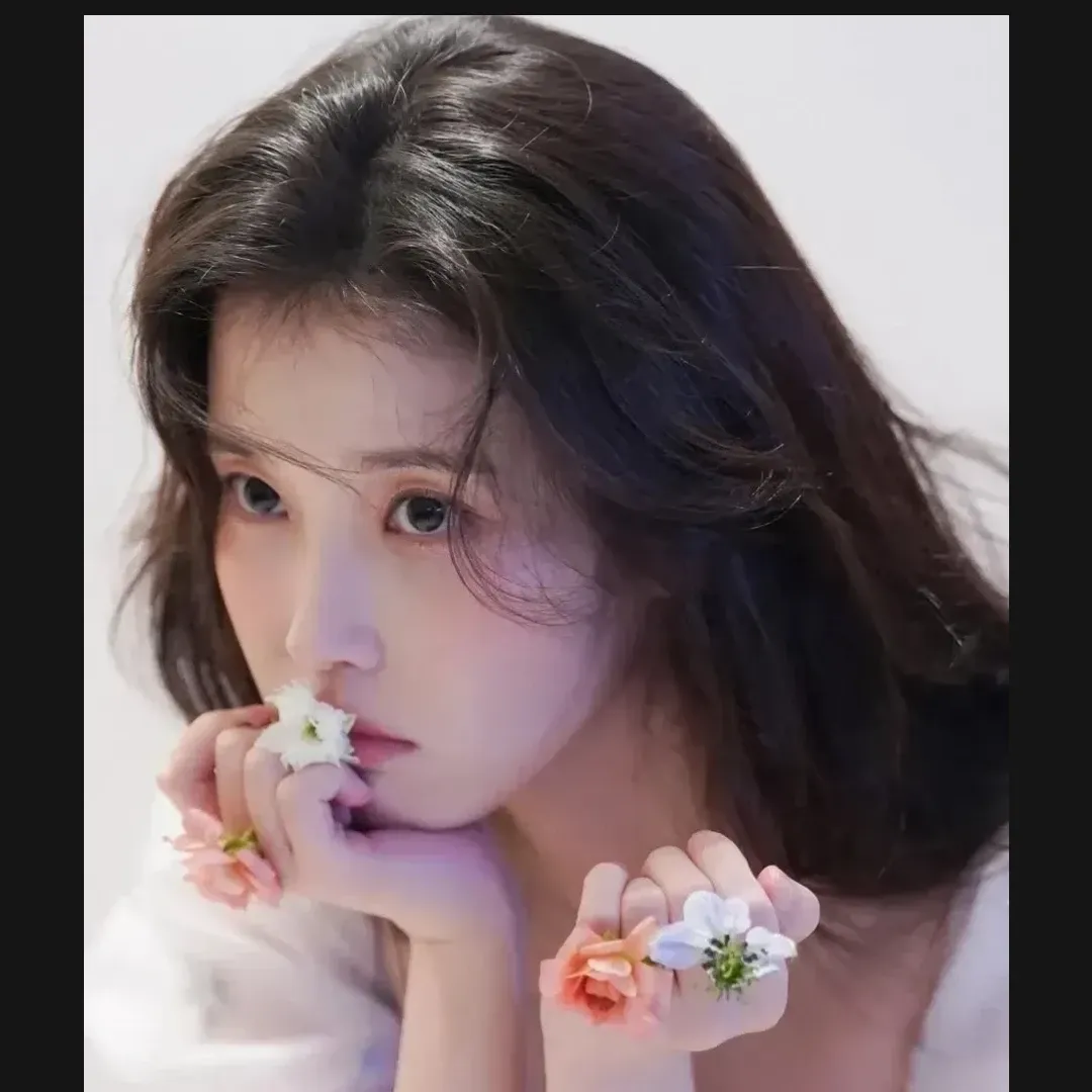 Foto aktivitas terbaru IU