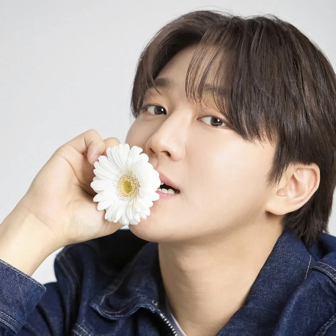 Recent activity shot of Hong Joochan (GoldenChild)