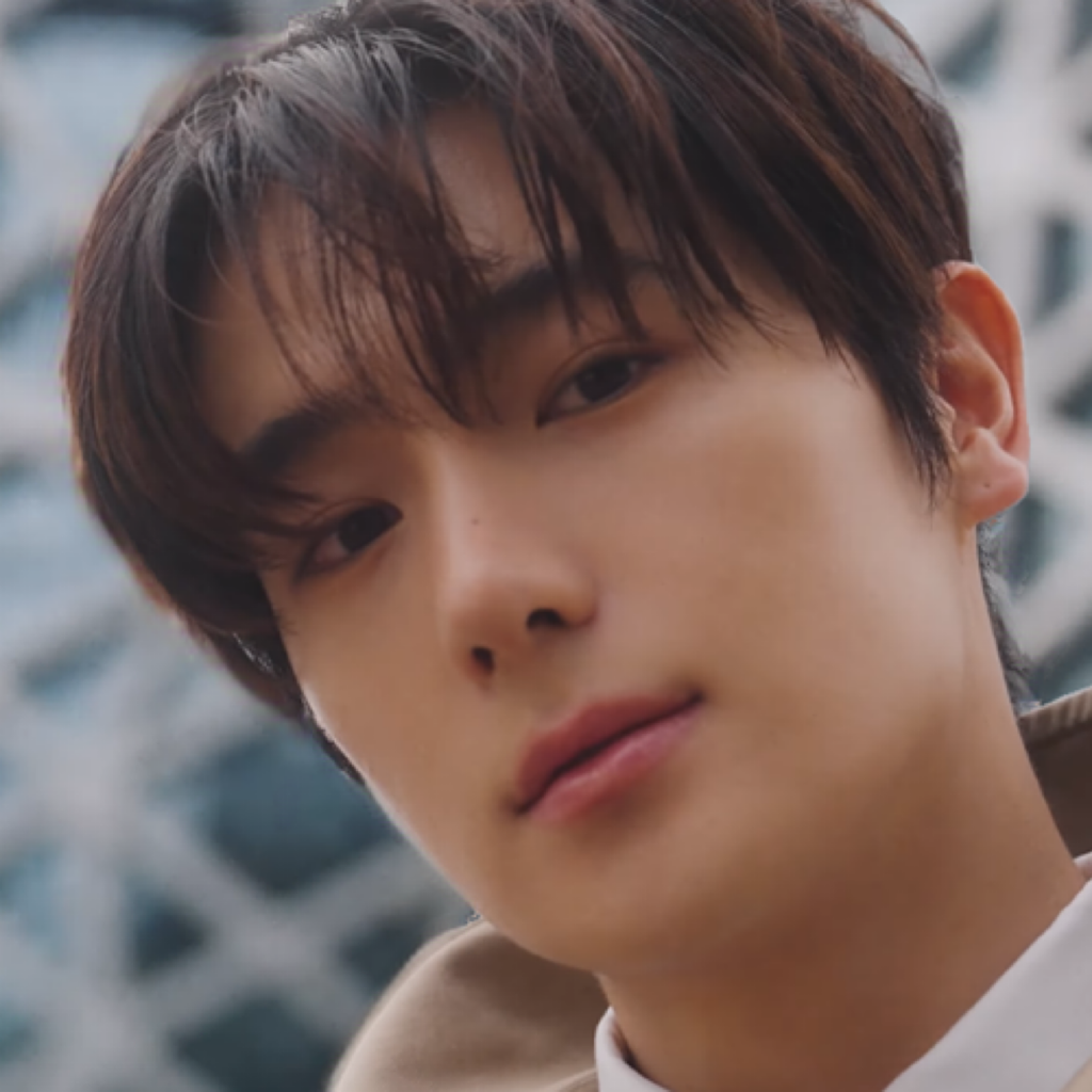 Behind-the-scenes cut of Hyunjae (THE BOYZ)