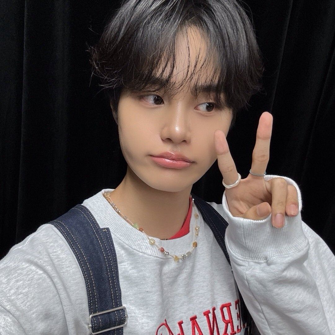 A moment captured by Lee Daehwi (AB6IX)'s fan