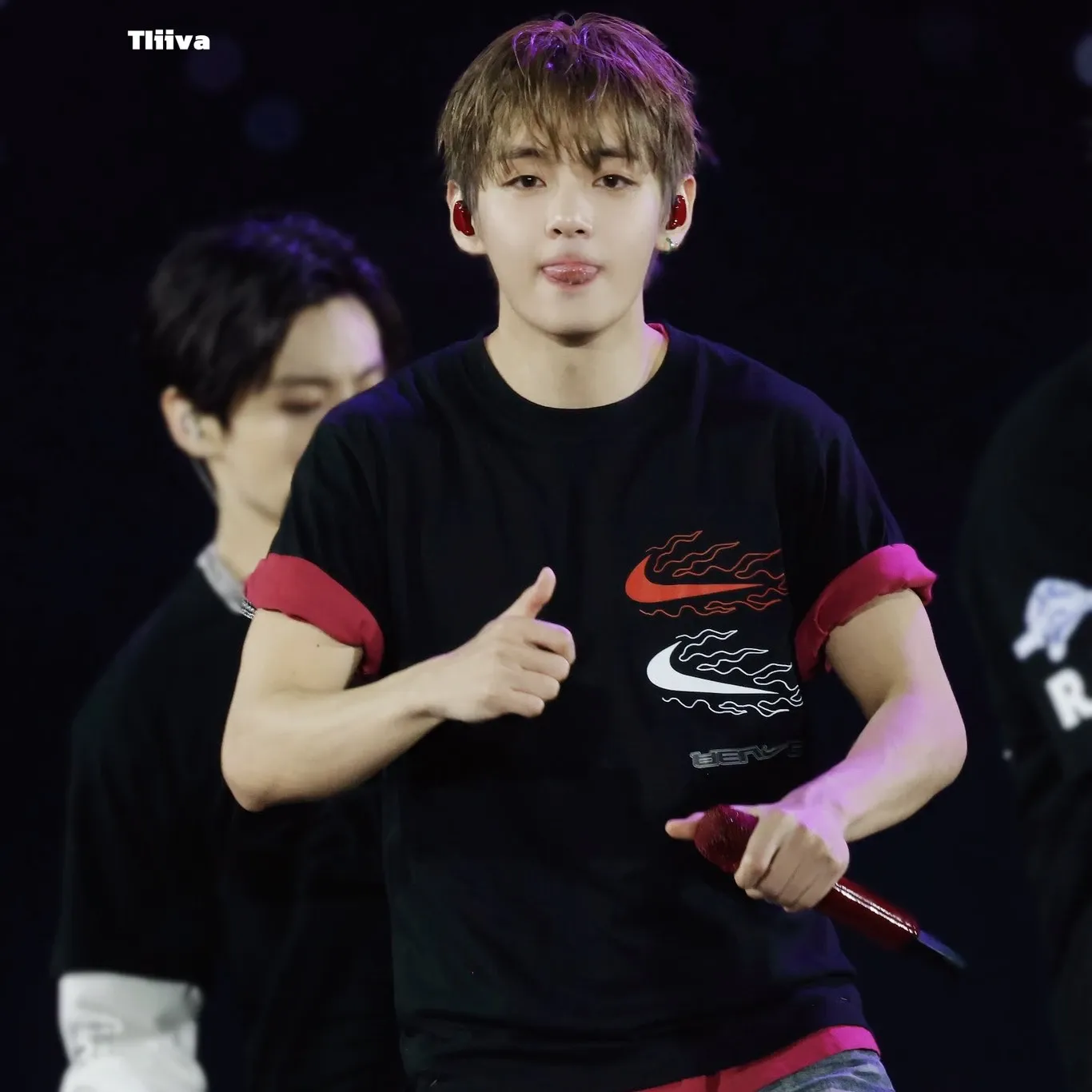 뷔 (방탄소년단)의 최신 사진