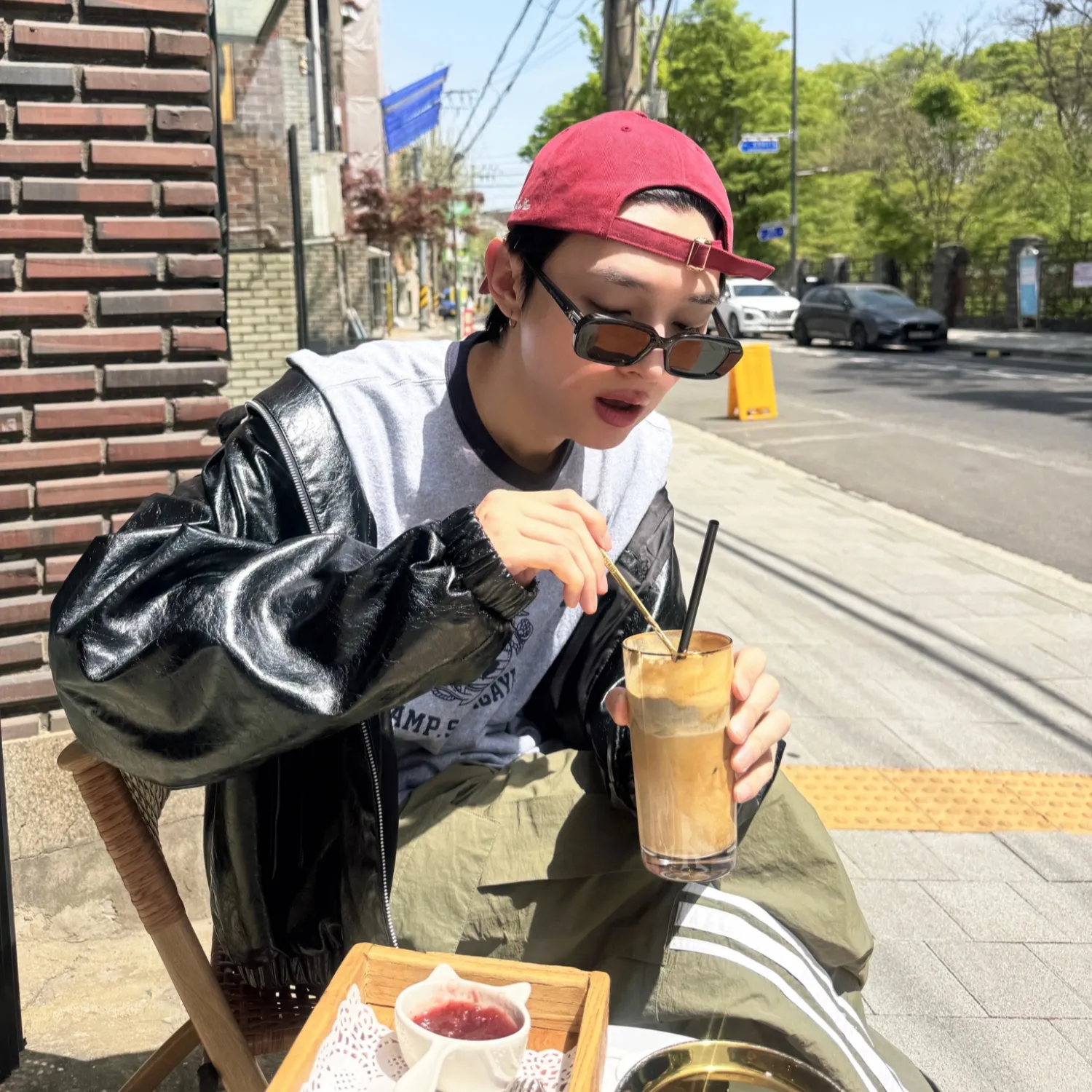 Behind-the-scenes cut of Yoon Jisung