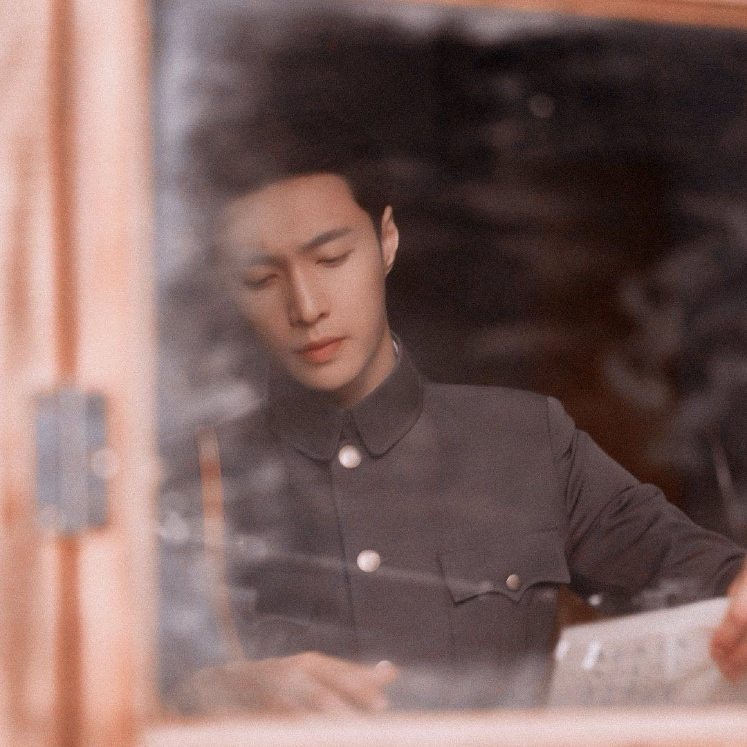Latest photo of Lay (EXO)