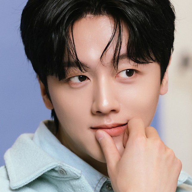 Latest photo of Youngbin (SF9)