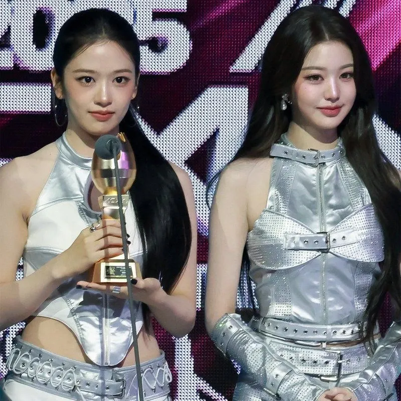 A moment captured by IVE's fan