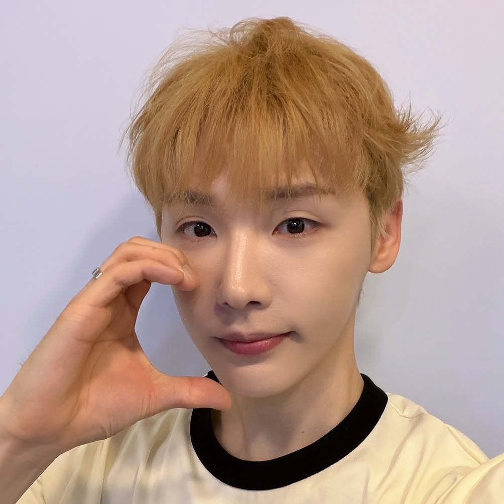A moment captured by Jeon Woong (AB6IX)'s fan