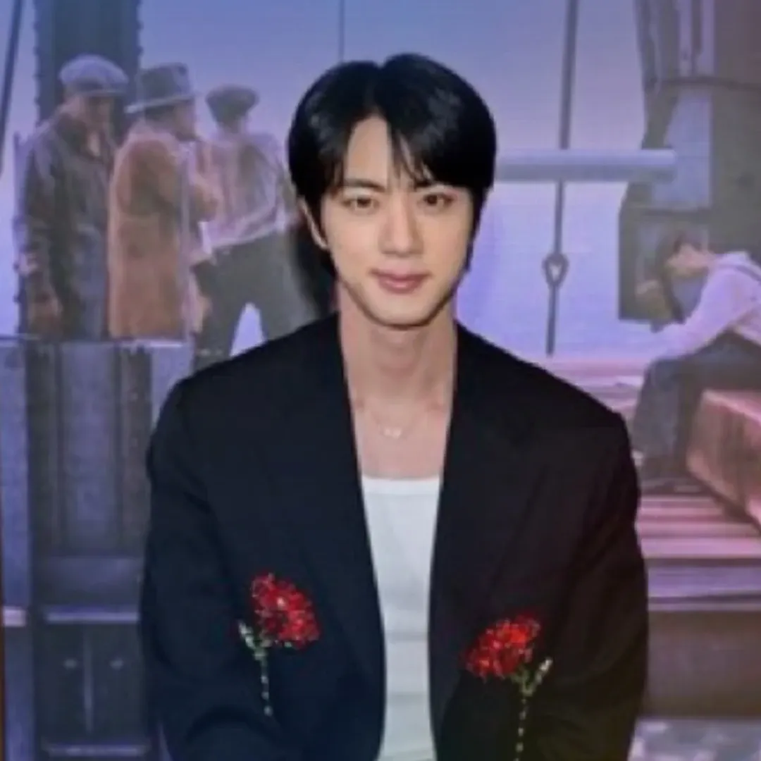 Foto aktivitas terbaru Jin (BTS)