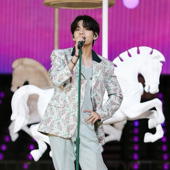 A moment captured by V (BTS)'s fan