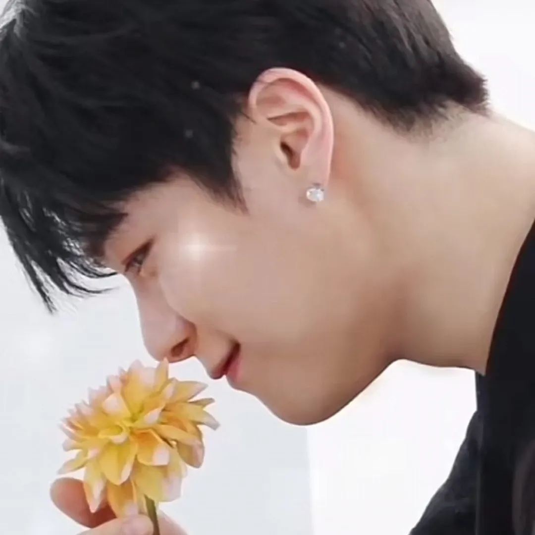 A moment captured by Moonbin (ASTRO)'s fan