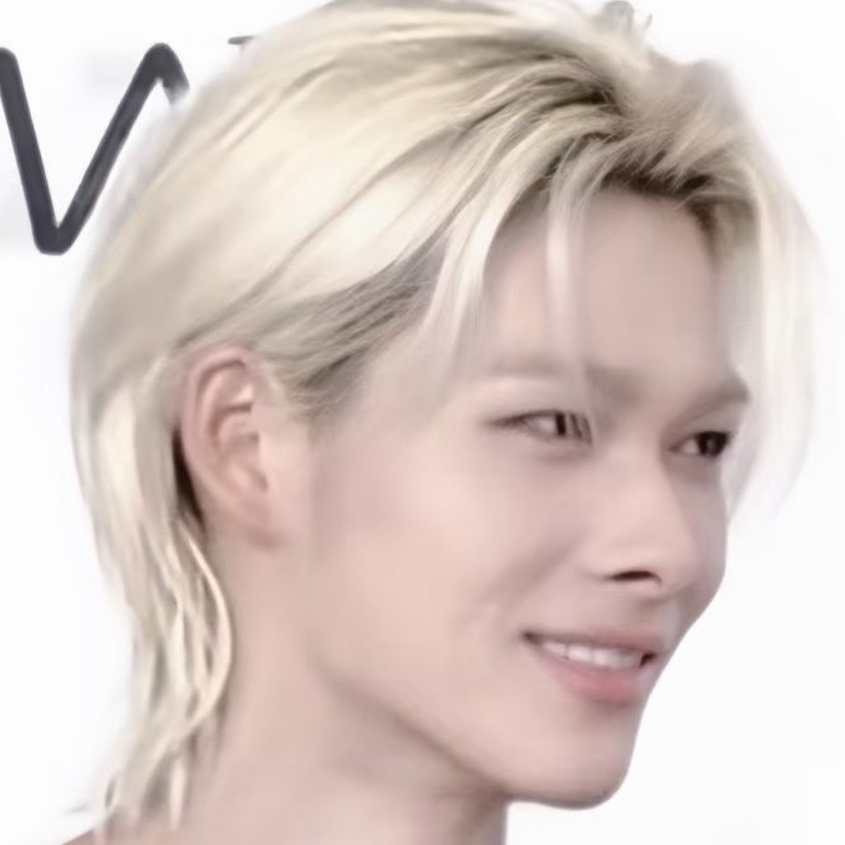 Foto terbaru NI-KI (ENHYPEN)