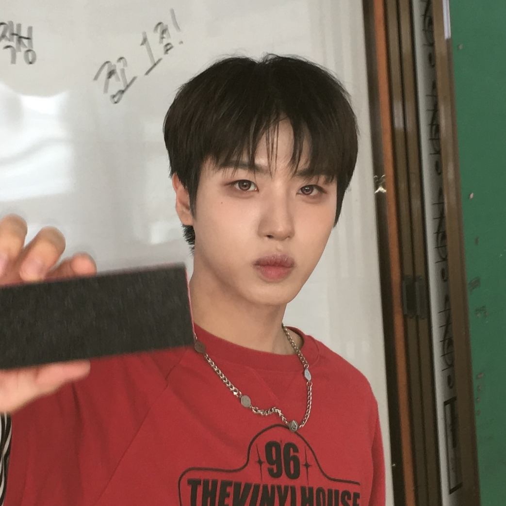 Potret di balik layar Huiwon (n.SSign)