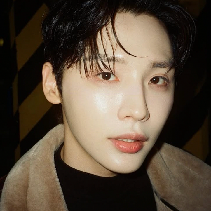 チョン・ウン (AB6IX)の舞台裏ショット