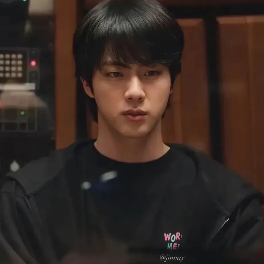Potret di balik layar Jin (BTS)
