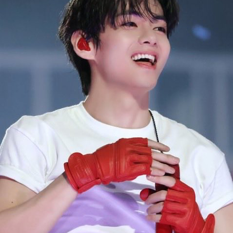 뷔 (방탄소년단) 최근 활동샷