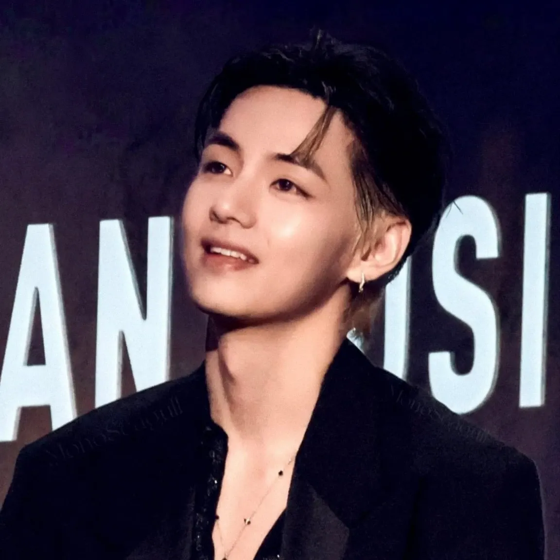 뷔 (방탄소년단) 최근 활동샷