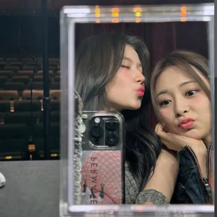 Foto aktivitas terbaru Tzuyu (TWICE)