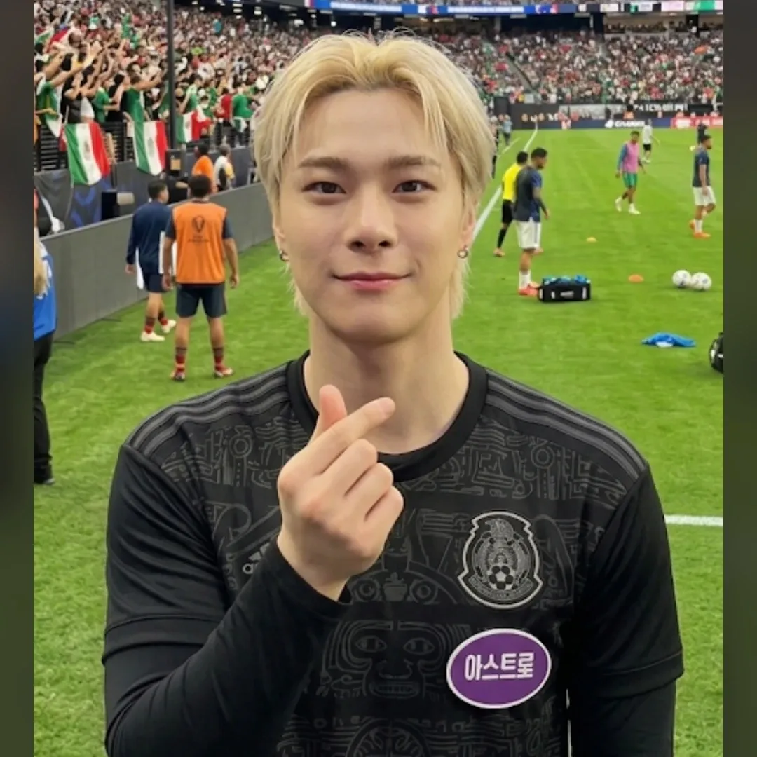 A moment captured by Moonbin (ASTRO)'s fan