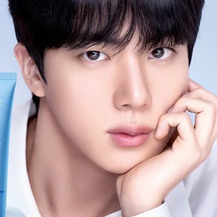 Foto aktivitas terbaru Jin (BTS)