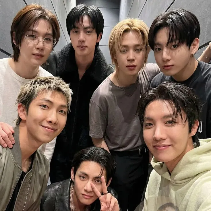 Foto aktivitas terbaru BTS