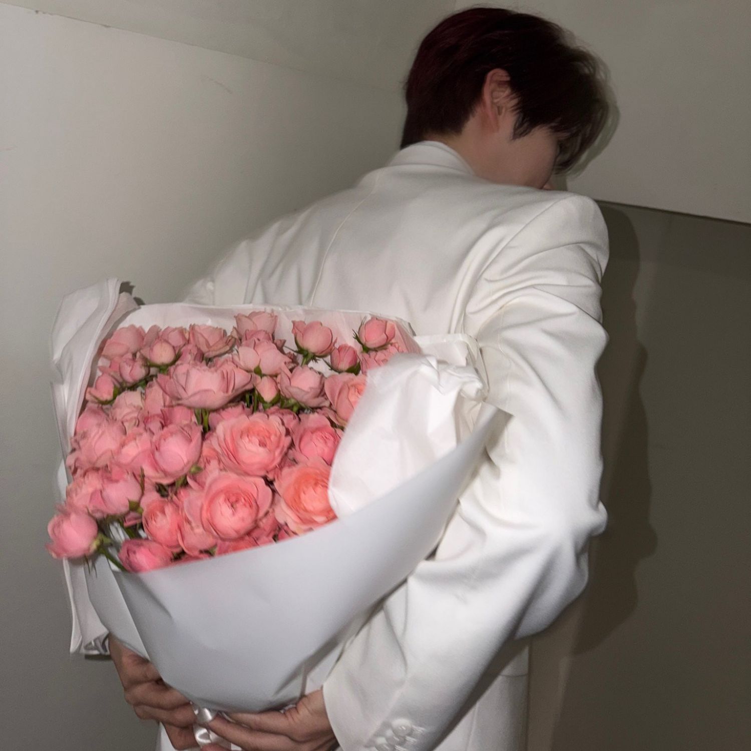 A moment captured by Sung Hanbin (ZEROBASEONE)'s fan