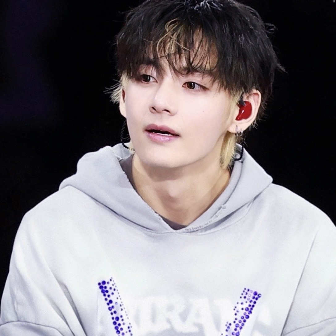 A moment captured by V (BTS)'s fan